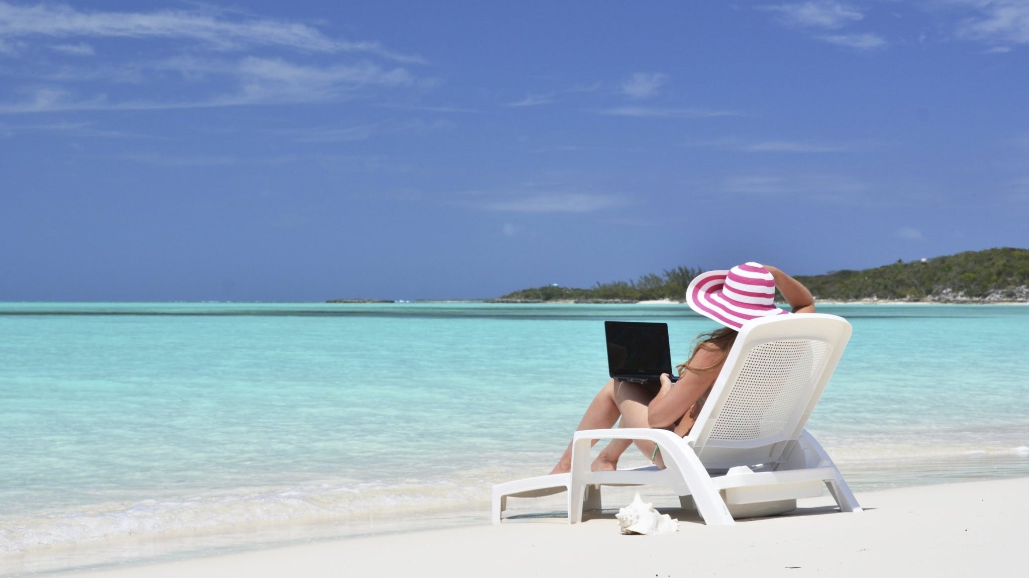 Vacation Outfit Ideas: Resort 2022 Lookbook - FABA Collection