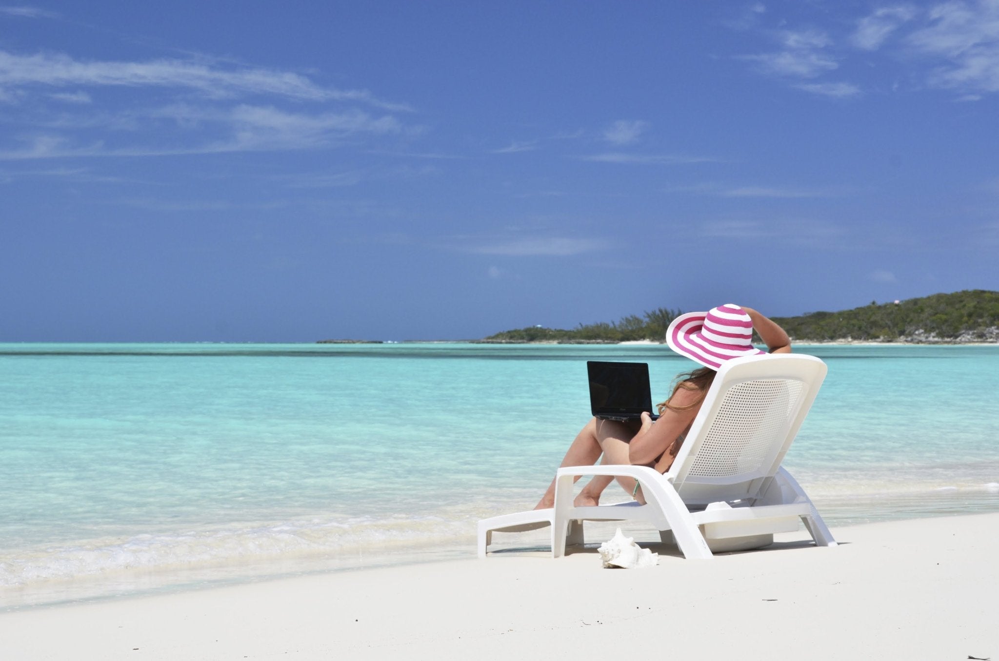 Vacation Outfit Ideas: Resort 2022 Lookbook - FABA Collection